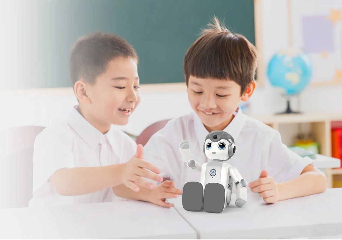 Không có một giới hạn cụ thể nào, nhưng thông thường, robot cho trẻ em bắt đầu phù hợp từ 3 tuổi trở lên