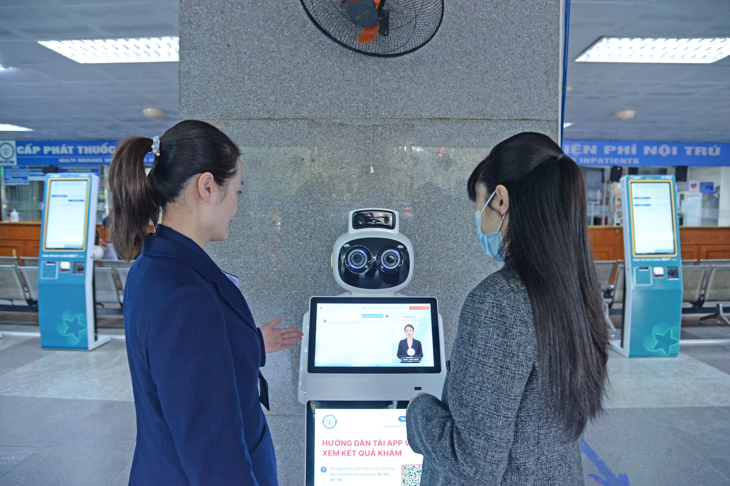 Robot lễ tân giúp doanh nghiệp tạo ấn tượng hiện đại và chuyên nghiệp ngay từ lần đầu tiếp xúc