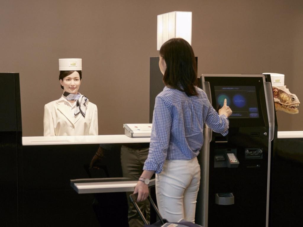 Sự phát triển của AI và IoT đã giúp robot lễ tân ngày càng thông minh hơn