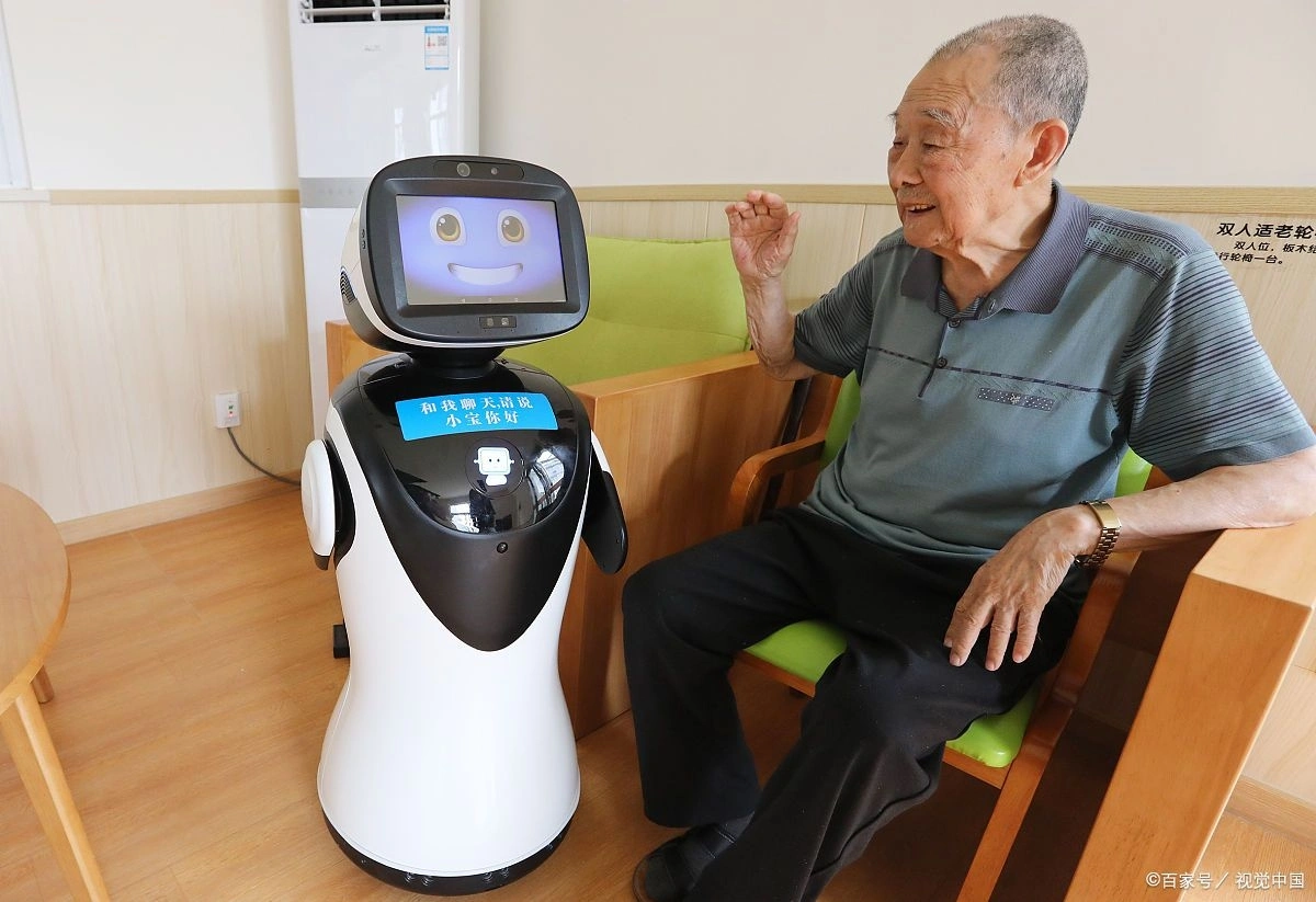 Tại Việt Nam, robot chăm sóc người già vẫn đang trong giai đoạn thử nghiệm